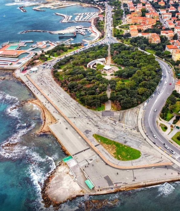 Rotonda di Ardenza vista dall'alto: il parco sul mare e la passeggiata di Livorno